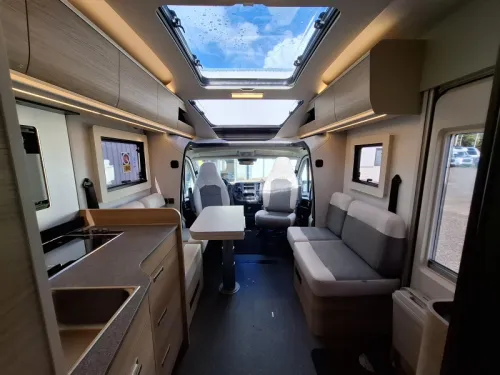 Adria Coral Select 670 DL '27 180pk aut full digi Foto: 21