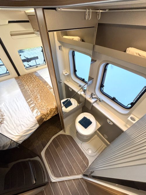 Adria Twin 600 SPT TRANSVERSE BED TOW BAR SOLAR PANEL EURO6 photo: 9
