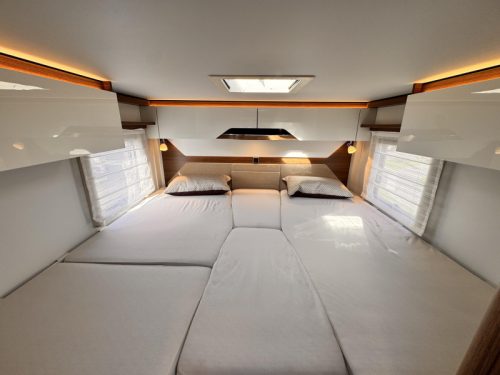 Hymer B-MC T 680 single beds pop-top roof photo: 13