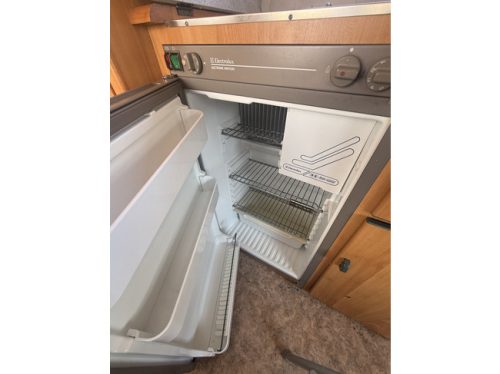 Hymer swing 2.5 in very neat condition overhead bed sofa bed awning bike rack cruise ctr timing belt replaced at 156 dkm 8-24 MOT until 05-06-27 photo: 11