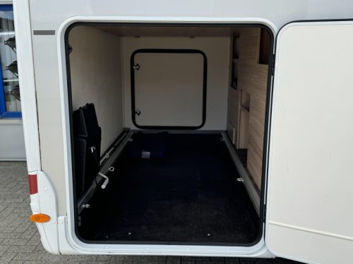 Sunlight T 68 Adventure Edition Single Beds / Drop-down bed photo: 3