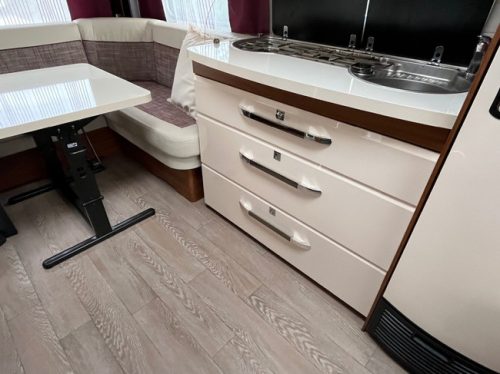 Hobby 495 Ufe Excelent Franz&ouml;sisches Bett, Rangierhilfe . Foto: 3
