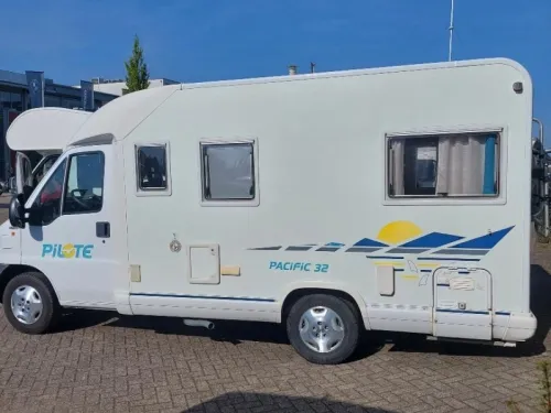 Pilote Pacific 32 photo: 1