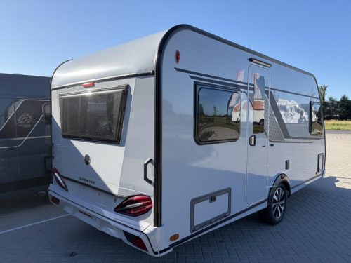 Knaus Sudwind Black Selection 450 FU roof air conditioning / French bed photo: 3