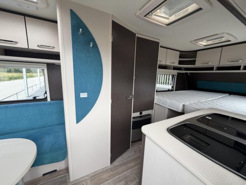 Dethleffs C'Go 475 EL Single beds / awning photo: 5
