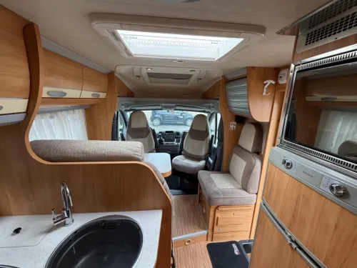 Adria Coral S 690 SP Queensbed Airco 2009 Foto: 16