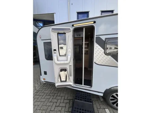Knaus Sudwind Black Selection 460 EU MOVER-THULE LUIFEL-VLOERV foto: 4