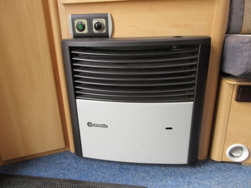 Dethleffs Camper 440 DB QUERBETT UND MOVER Foto: 16