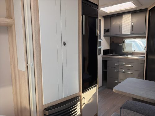 Hobby De Luxe 460 SFF Model 2027 photo: 11