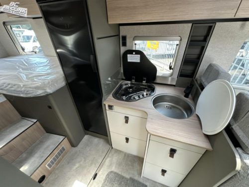 Hymer GT-S 600 XL Bed photo: 8