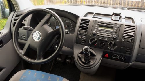 VOLKSWAGEN MULTIVAN photo: 7
