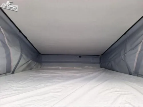 Hymer Free 600 Querbett und Hubdach/Bett Foto: 8