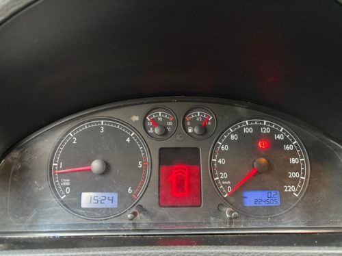 Volkswagen California 2.5 TDI Buscamper | Techniquement en tr&egrave;s bon &eacute;tat ! | Climatisation | Navigation Pioneer | Si&egrave;ges chauffants | Capteur de stationnement | Etc. photo : 20