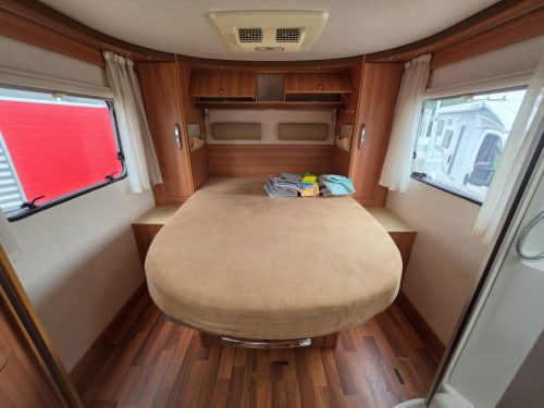 Hymer T 698 CL Queensbed, Omvormer etc.  foto: 11