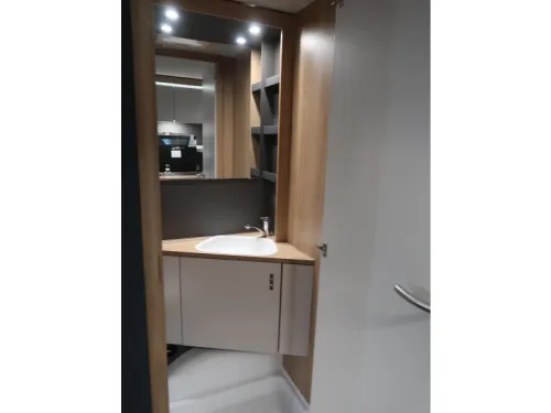 Knaus Sport 460 EU SINGLE BEDS / SPACIOUS SEATING photo: 13