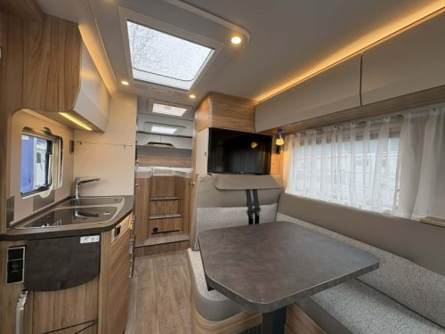 Hymer Exis-i 580 No Drop-down Bed - 1st owner photo: 7