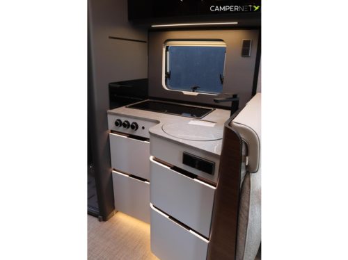 Hymer BMC-I 680 170pk Automaat | Facelift! | Hefbed | Alde | Lithium | Lengtebedden | Stoelverwarming | Gescheiden douche | SLC Chassi foto: 13