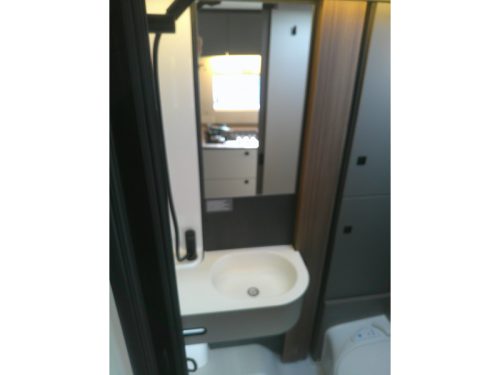 LMC Cruiser 740 EL single beds, Automatic  photo: 22