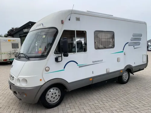 Hymer B 674 Lit fixe Lit escamotable photo : 1