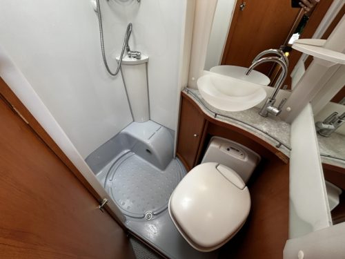 LMC Liberty Finish TI 6600 Single beds/2008/Airco! photo: 11