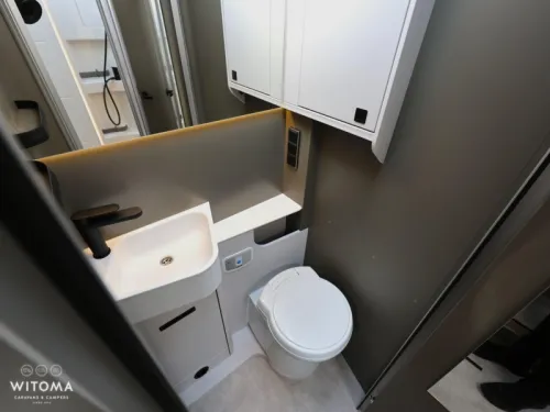 Hymer GT-S 685 Pop-top roof Face to Face 2027  photo: 11
