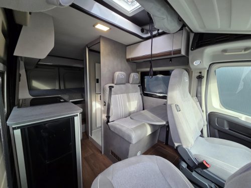 P&ouml;ssl Summit Shine 600 L Pop-top roof Automatic 4 persons. photo: 9