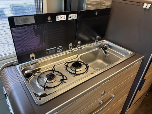 Hymer GRAND CANYON TRANSVERSE BED+POP-TOP ROOF EURO6 TOW HITCH photo: 5