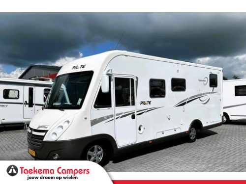 Pilote Explorateur G 741 Transverse bed/Pull-down bed/Alde/2012 photo: 0