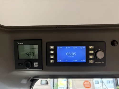Adria Twin Axess 640 SL solar panel / inverter photo: 14
