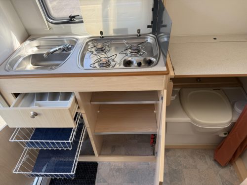 Kip Kompakt 37 EKV L&Auml;NGSBETT TOILETTE MARKISE Foto: 11