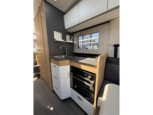 Adria Coral Plus 670 DL Face To Face Foto: 14