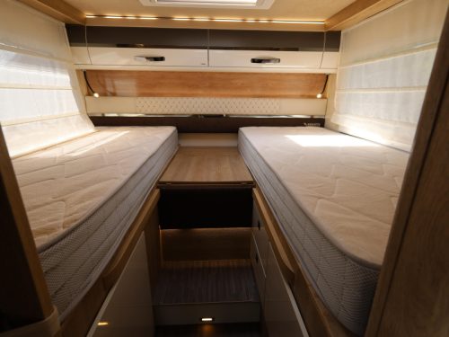 Mobilvetta Kea 86 I roof air conditioning | single beds photo: 10