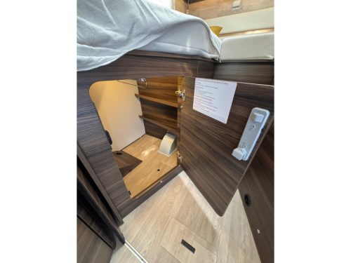 Laika Ecovip 4009 L automatic, E&P single bed  photo: 23