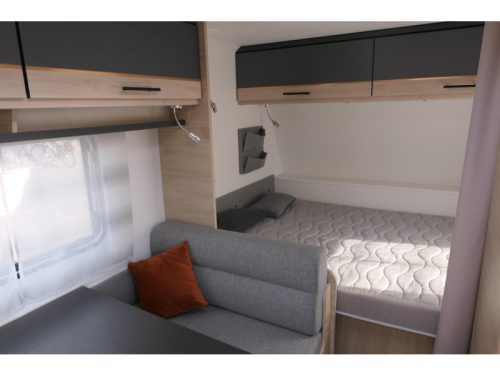 Sterckeman Easy Comfort 420 CP awning and bike rack photo: 5