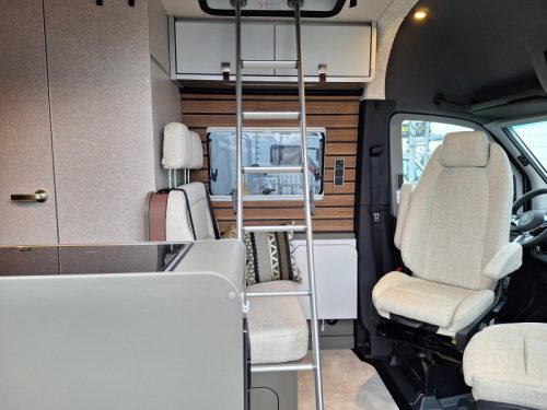Hymer Grand Canyon S 600 4 PERSONS+POP-TOP ROOF-170HP photo: 4