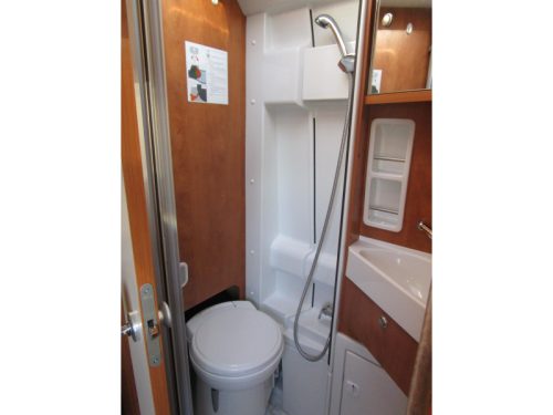 Malibu Van 640 LE Single beds, Automatic photo: 11