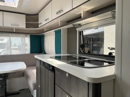 Dethleffs C'Go 475 FR Mover & awning photo: 5
