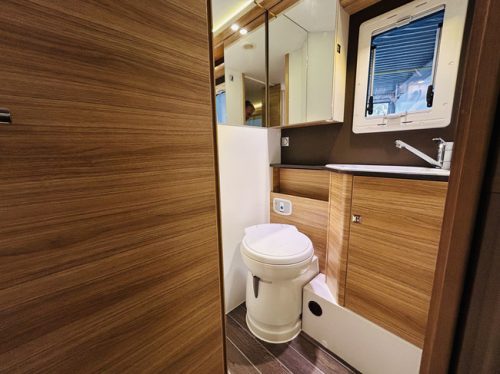Adria CORAL S 670SL PLUS , Automaat, L&auml;ngsbetten, Origineel Nederlands, 1e eigenaar foto: 14