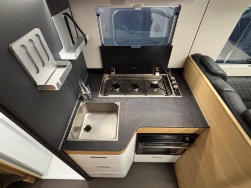 Adria Matrix Plus 670 DL Automaat + Hefbed  foto: 9