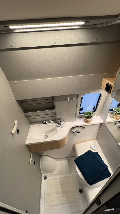 Hymer Free 600S AUTOMATIC TRANSVERSE BED + POP-TOP ROOF 360 CAMERA POP-TOP ROOF photo: 9