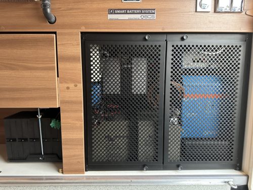 Dethleffs Globetrotter 7850 XLI DBM Premium, Upper cabinets photo: 22