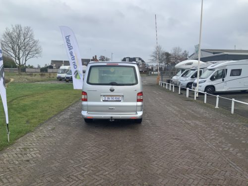 VW Westfalia California 2.5 TDi 130 HP, 5 Seats, 4 Berths, Electric pop-top roof / side door, Year of manufacture 2006 Motorhome Centrum On the Road at the Noorderringweg 4 in Marum. photo: 26
