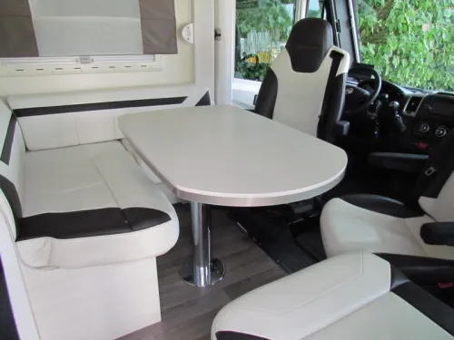 Chausson 7118 XLB Queenbed, Hubdach Foto: 2