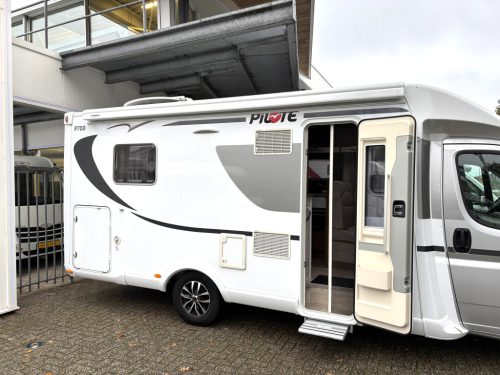 Pilote Sensation 700 P QUEENSBED 6.99M XXL GARAGE CONSTRUCT photo: 4