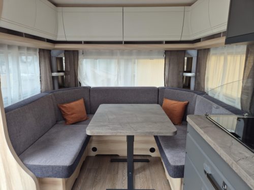 Hobby De Luxe 460 UFE photo: 5