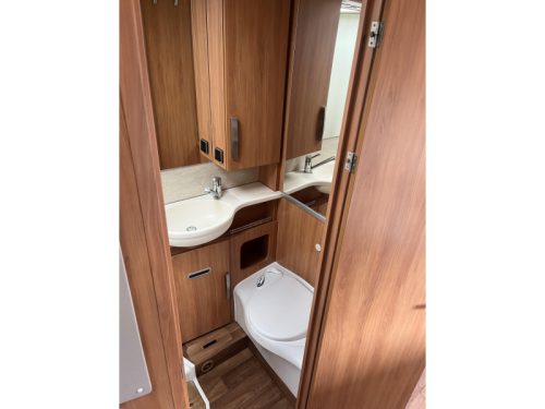 Hymer B 578 - Syst&egrave;me de mise &agrave; niveau - photo : 15