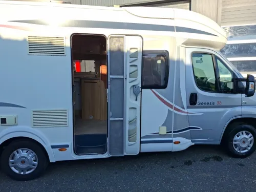 Challenger Genesis 38 complete and spacious Motorhome photo: 4
