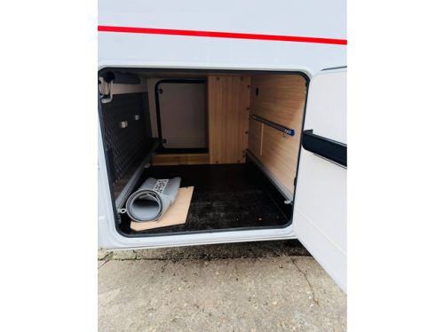 Sunlight T69L Queensbed and pop-top roof in neat condition. photo: 13