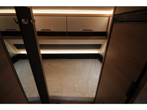 Knaus Sudwind Black Selection 420 QD Transverse bed & Tall refrigerator! photo: 8