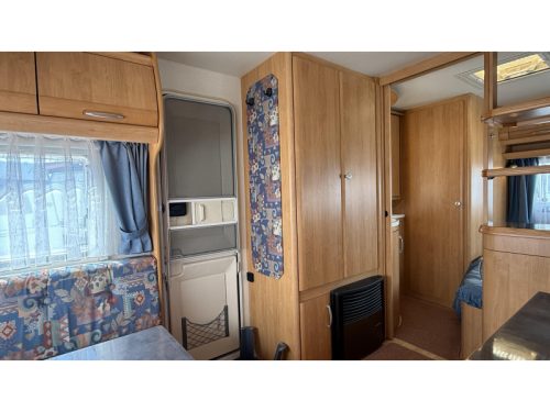 Hobby Excellent 495 UFE franz&ouml;sisches Bett Rundsitzgruppe Toilette Foto: 10